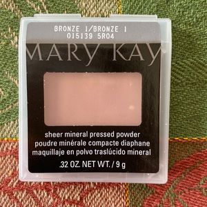 Sheer mineral pressed powder